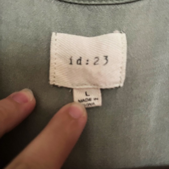 ID:23 Green Button Up Tee - Picture 2 of 3